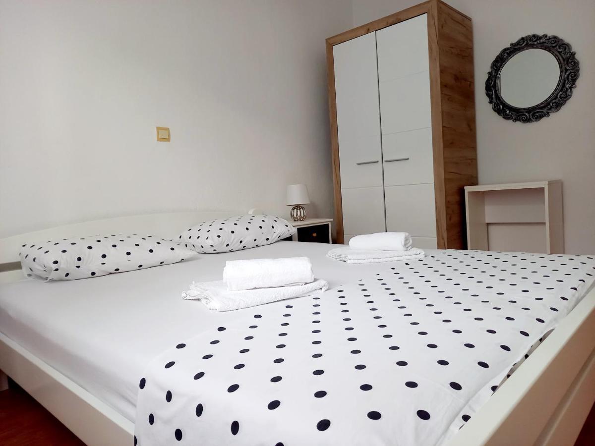 Apartments Marusic Makarska Bagian luar foto