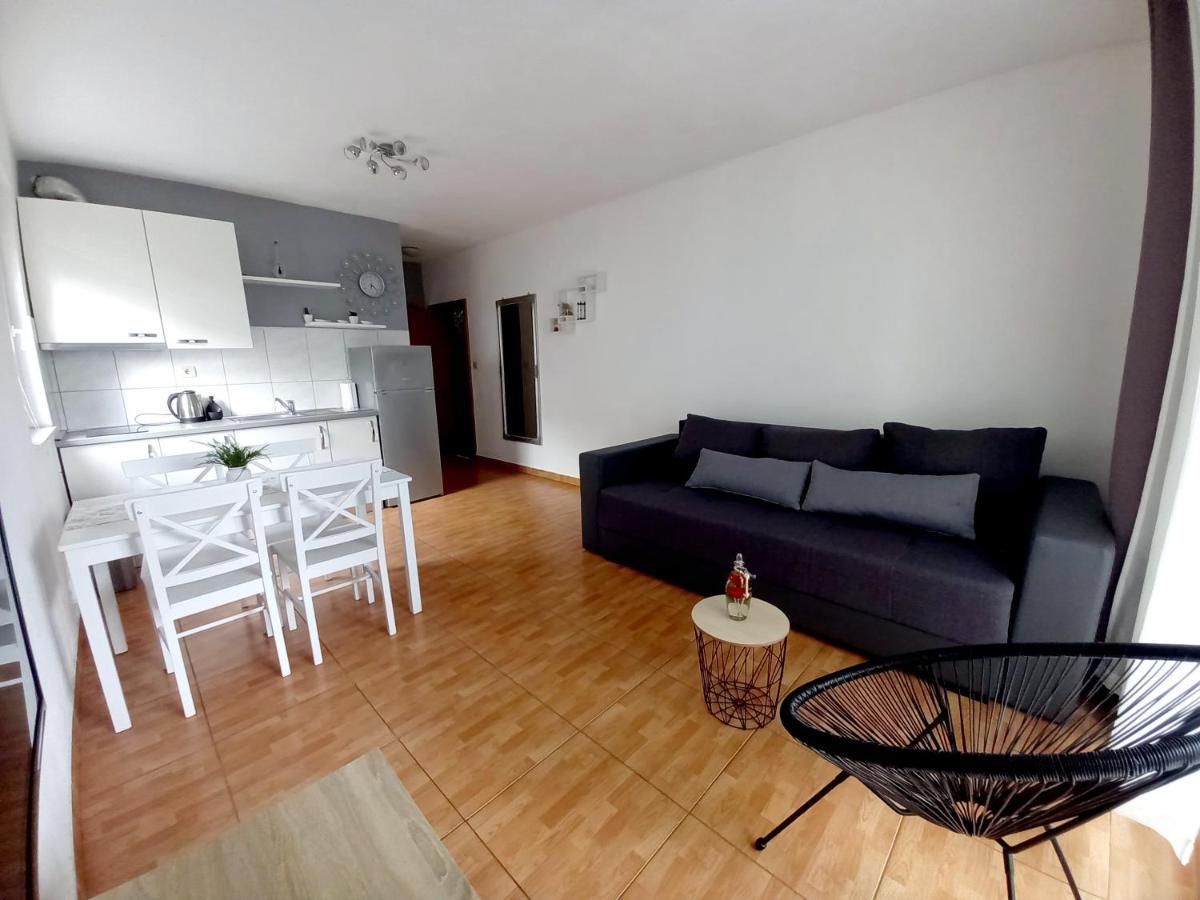 Apartments Marusic Makarska Bagian luar foto