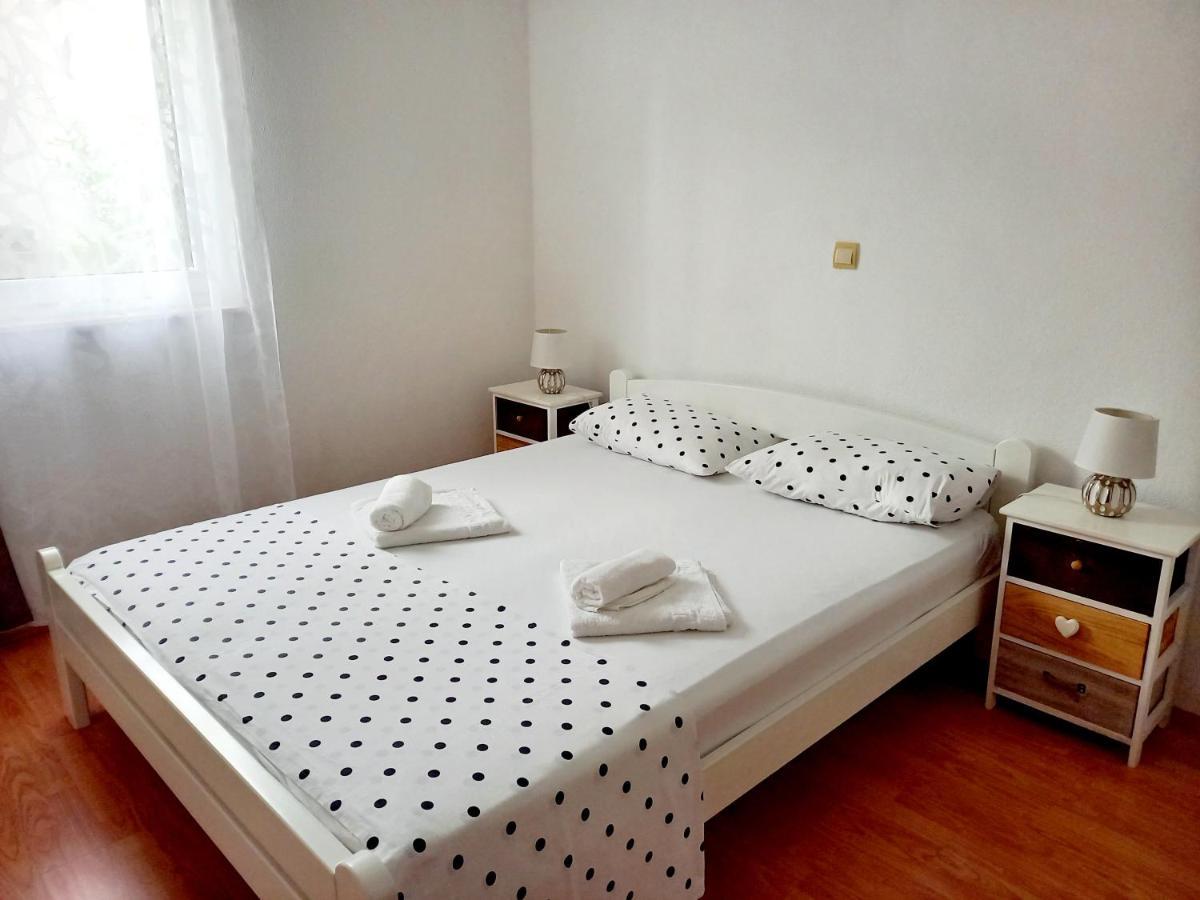 Apartments Marusic Makarska Bagian luar foto