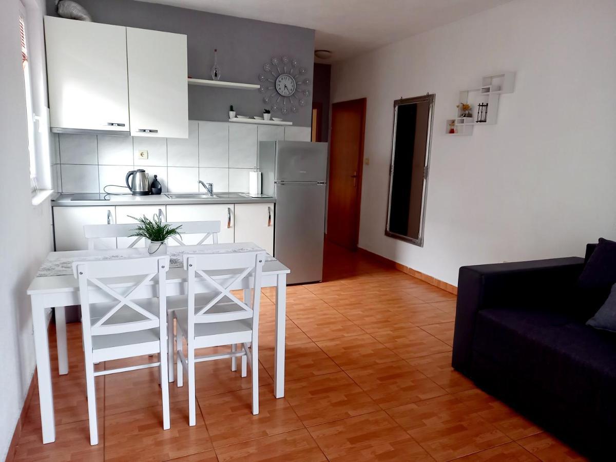 Apartments Marusic Makarska Bagian luar foto
