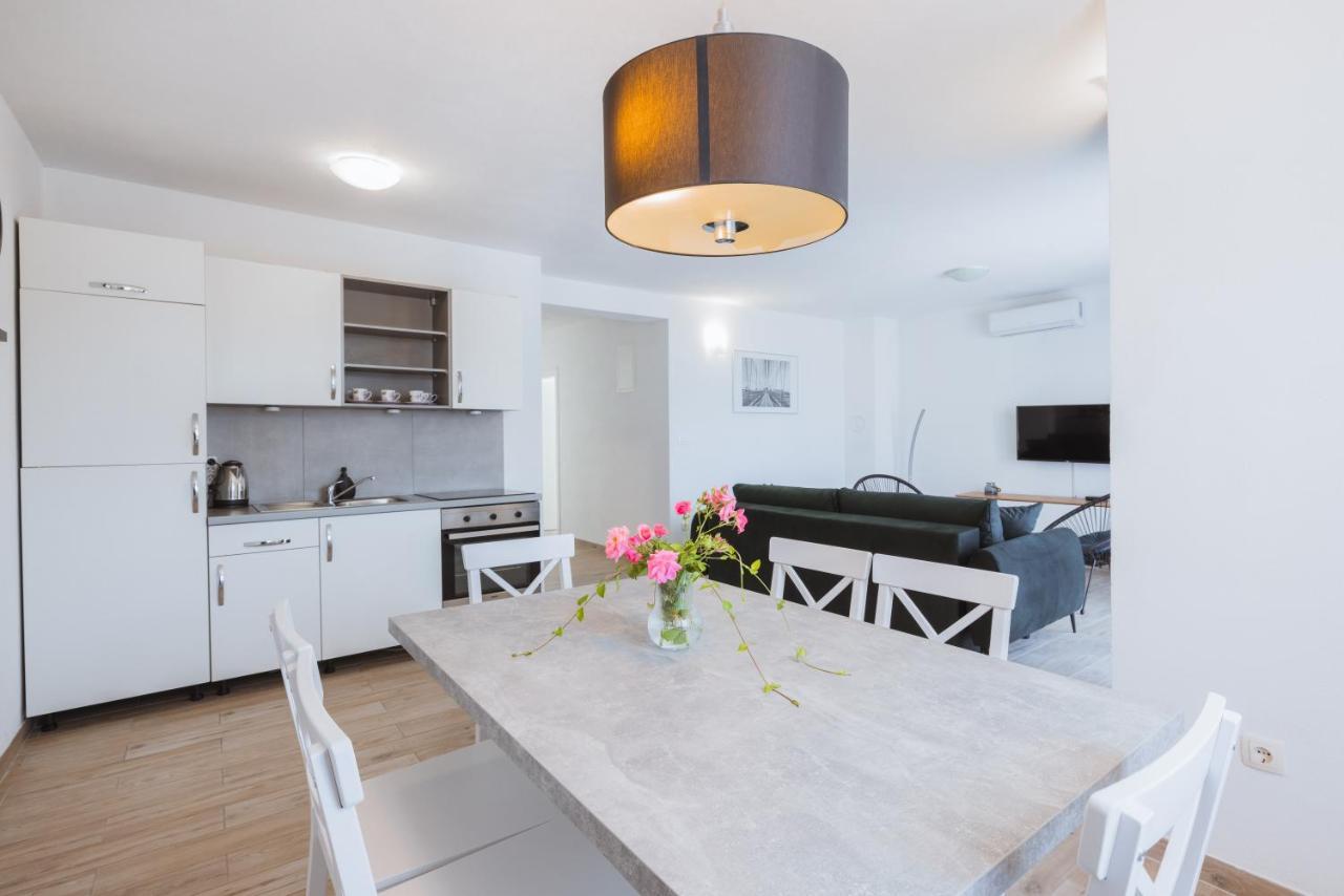 Apartments Marusic Makarska Bagian luar foto