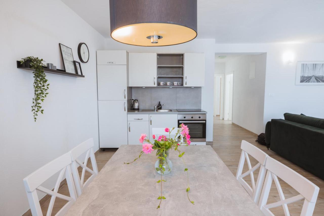 Apartments Marusic Makarska Bagian luar foto
