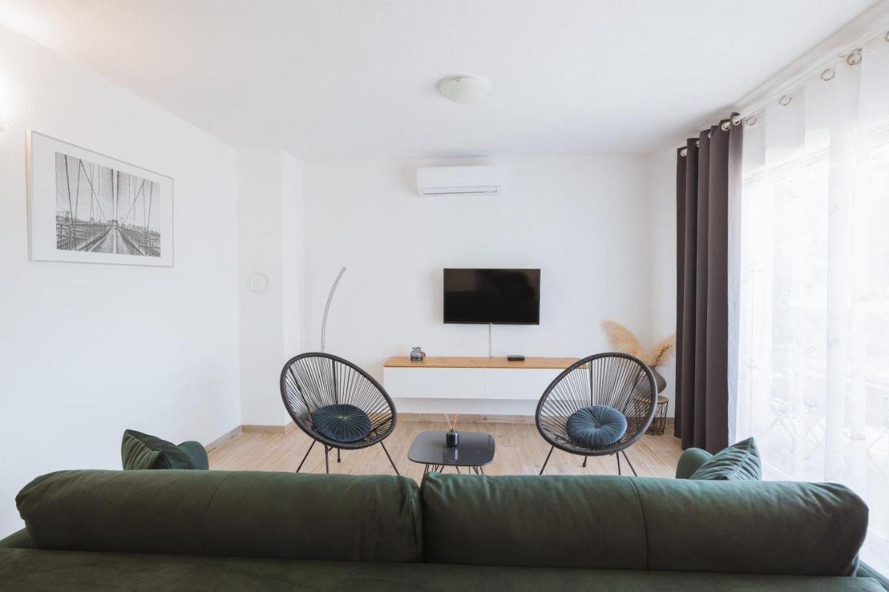 Apartments Marusic Makarska Bagian luar foto