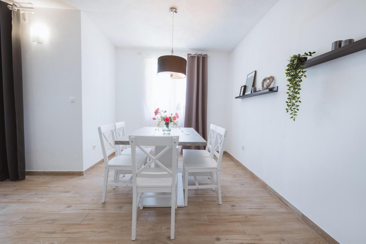 Apartments Marusic Makarska Bagian luar foto