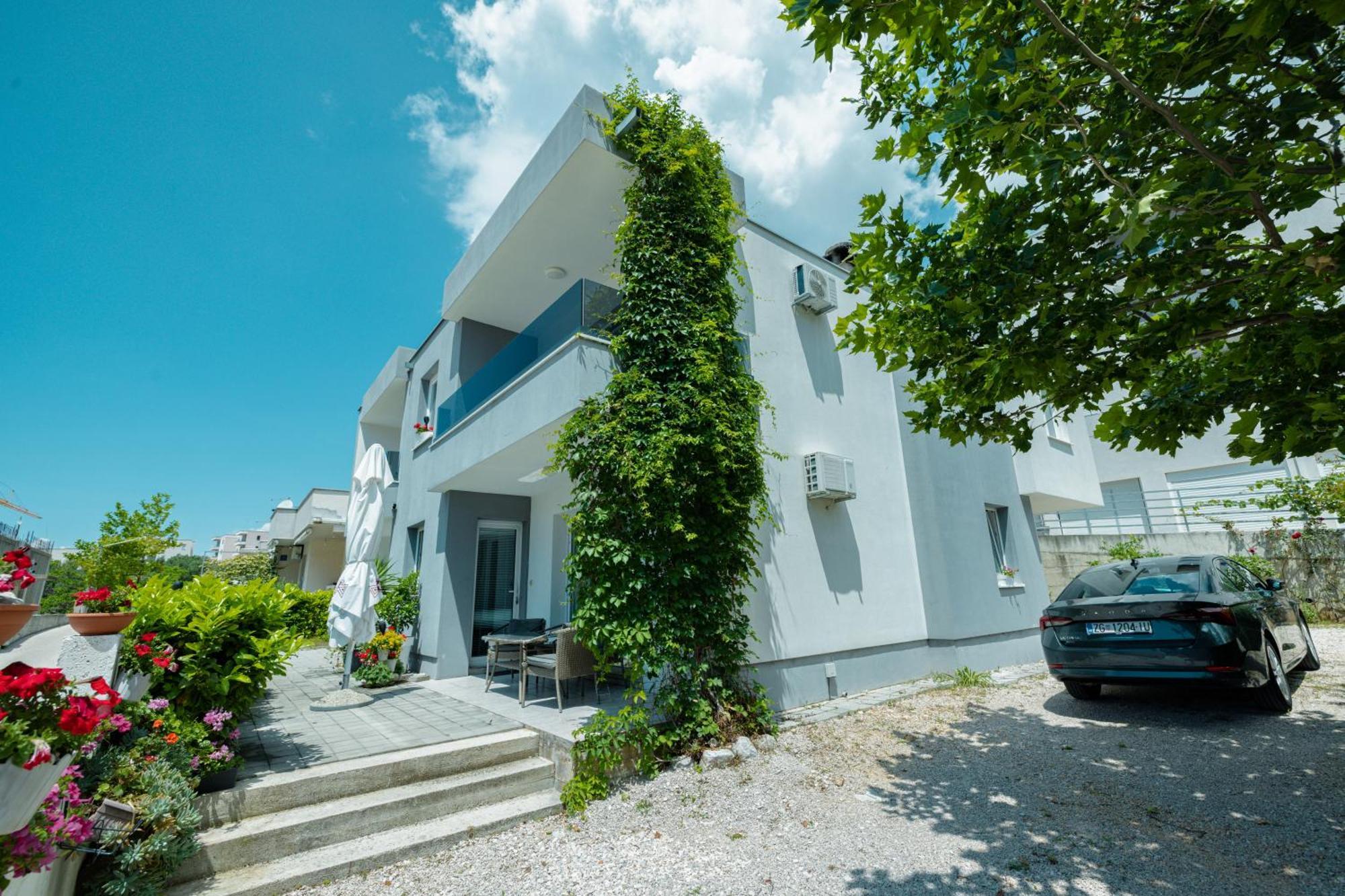 Apartments Marusic Makarska Bagian luar foto