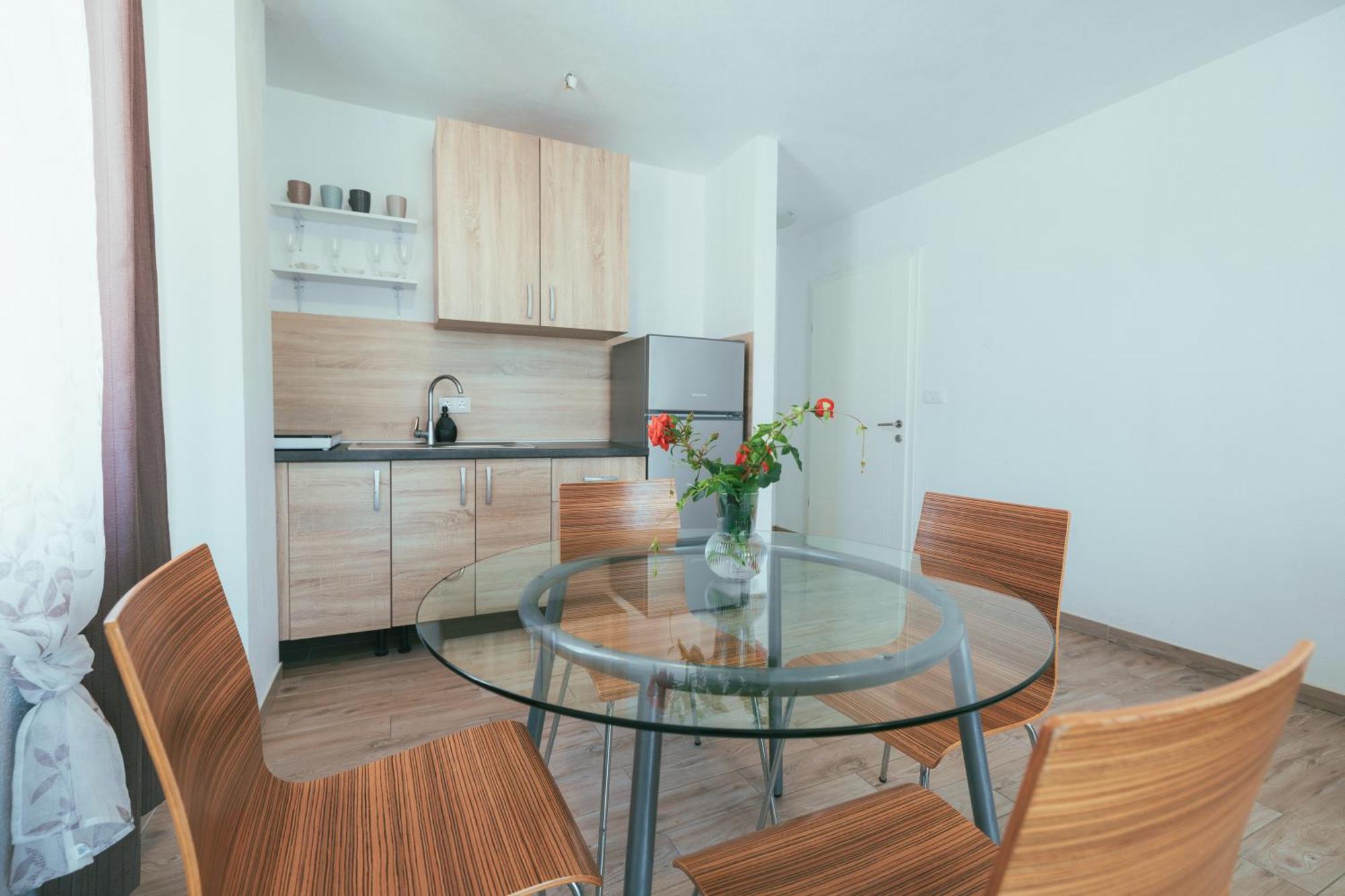 Apartments Marusic Makarska Bagian luar foto